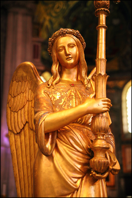 golden-angel-statue