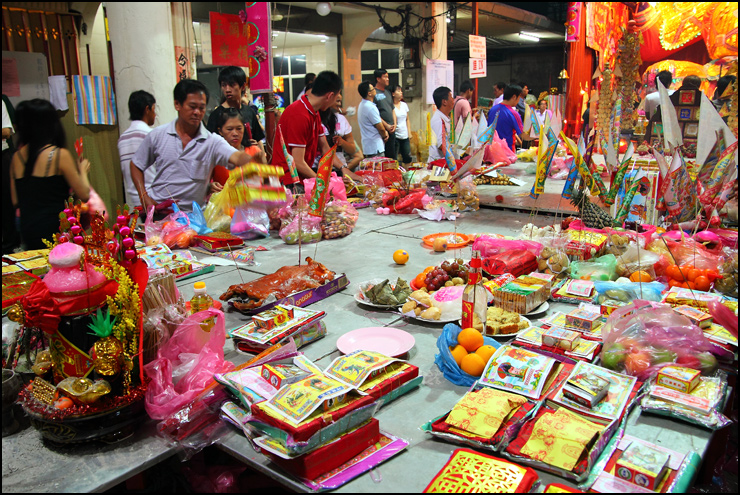 hungry ghost festival offerings