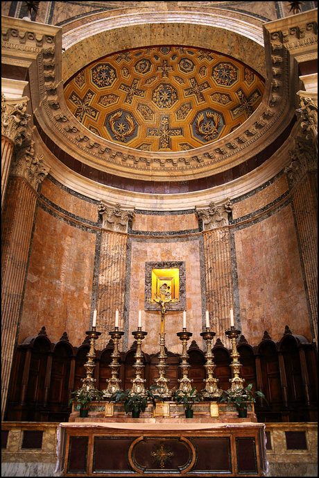 pantheon-altar