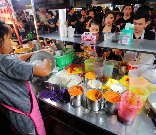 Tasty Toasted Bun Stall Bangkok Chinatown Yaowarat