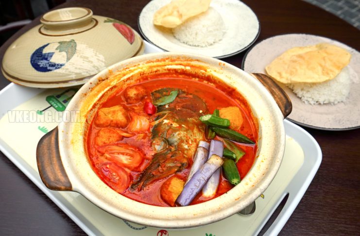 Malaysian Food Street Claypot Fish Head Curry