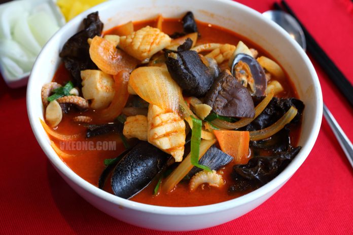 Budoljang-Spicy-Seafood-Noodle